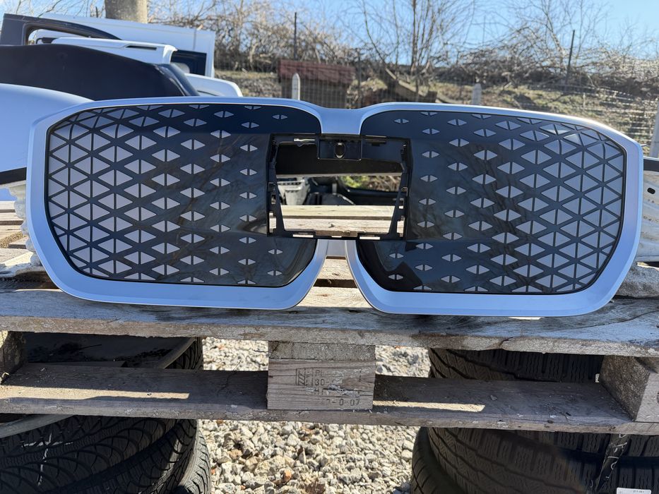 Решетка BMW X1 U11 U12