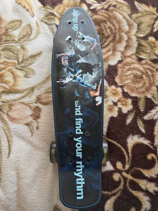 Vând skateboard nou