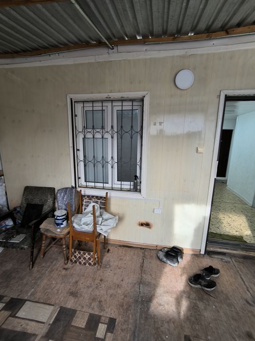 2 комнатную квартиру. 1/2 в деревянном доме.' выход в город въезд авто