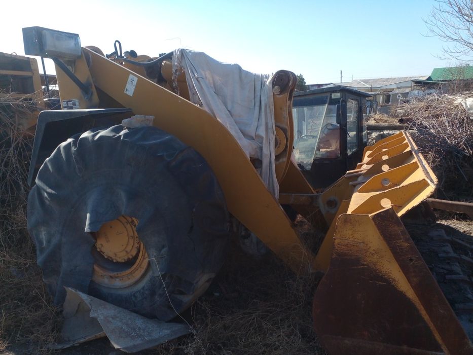 Погрузчик сотилади.3 кубли..12000 y.e