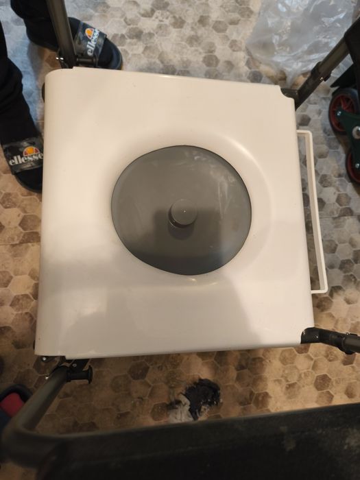 Подвижен тоалетен стол, инвалидна количка