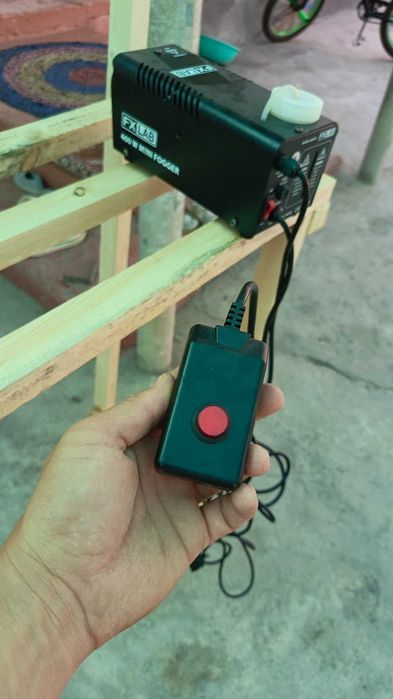 Fogger tutun chiqaradigan mashina