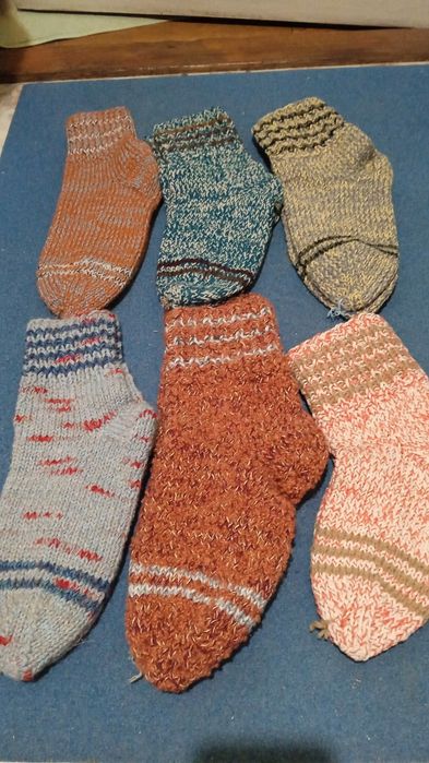 Vand ciorapi si bentite tricotate
