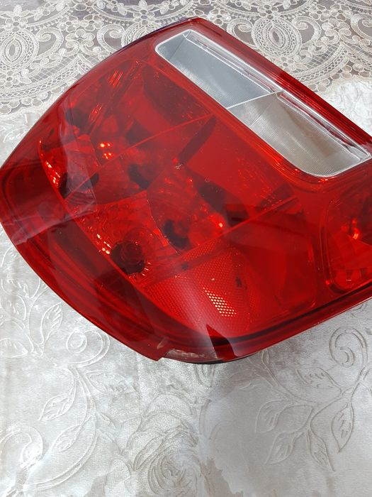 Джентра орка чап фараси, Задняя левая фара