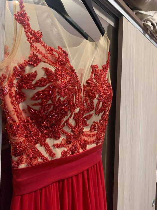 Официална червена рокля за бал или официален повод