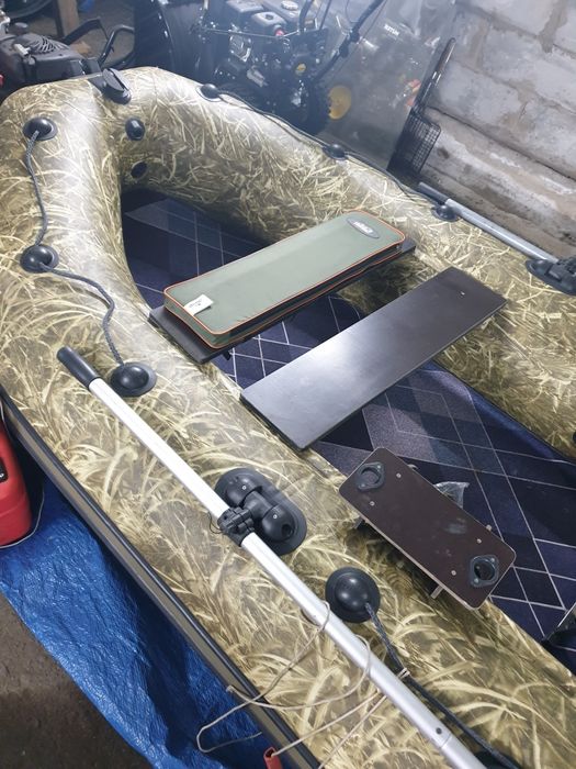 Продам лодку Ривьера-3600