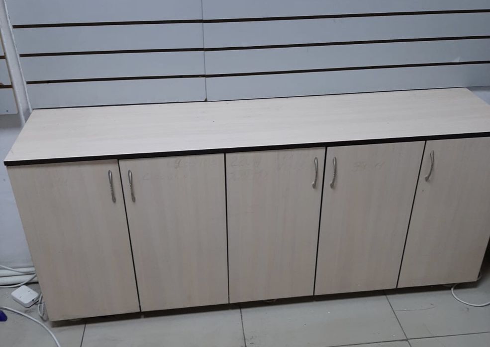 Шкаф напольный из трёх секцый