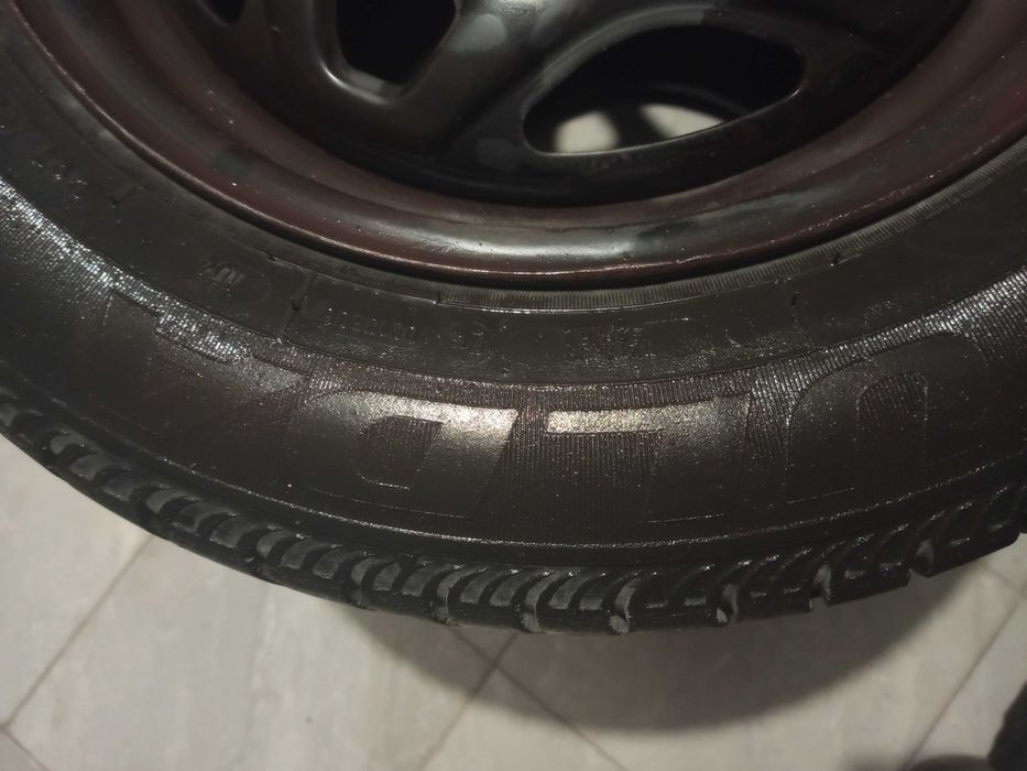 Гуми с джанти  летни 4 бр. 14 цола  200 лв .