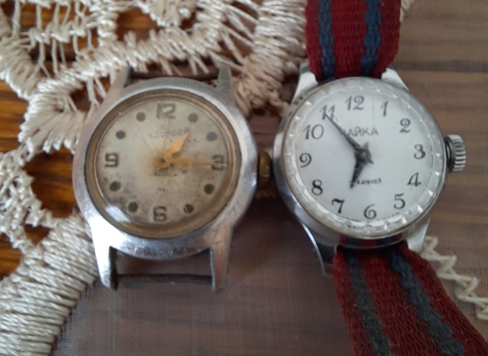 Дамски ръчен механичен часовник 2 броя -Чайка -топ цена !