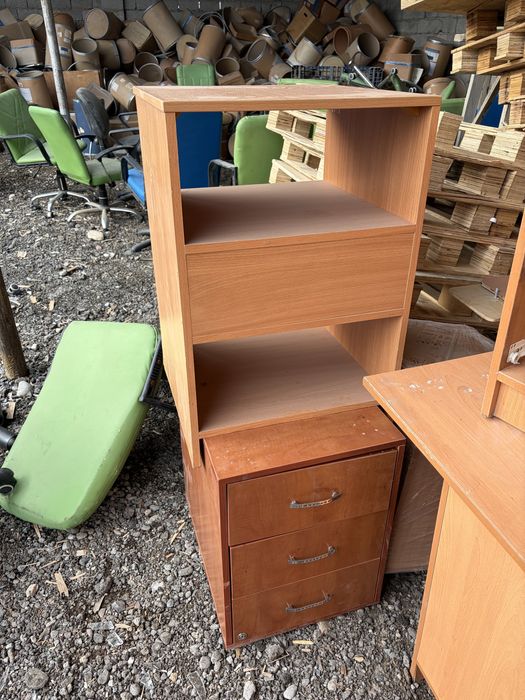 Продам тумбочки, столы