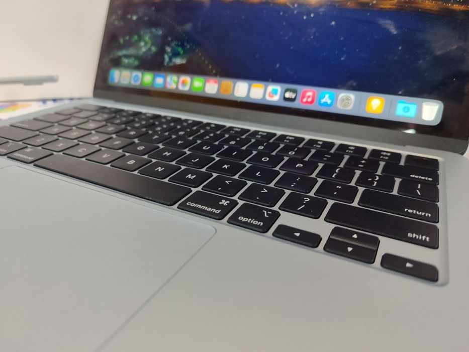 Продается MACBOOK AIR m4