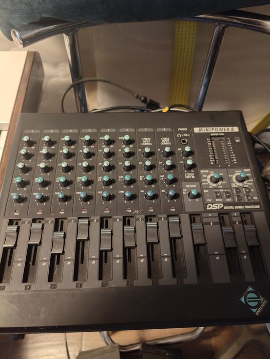 Mixer GEM amplificat 120 w 8 canale.Accept schimb cu boxe