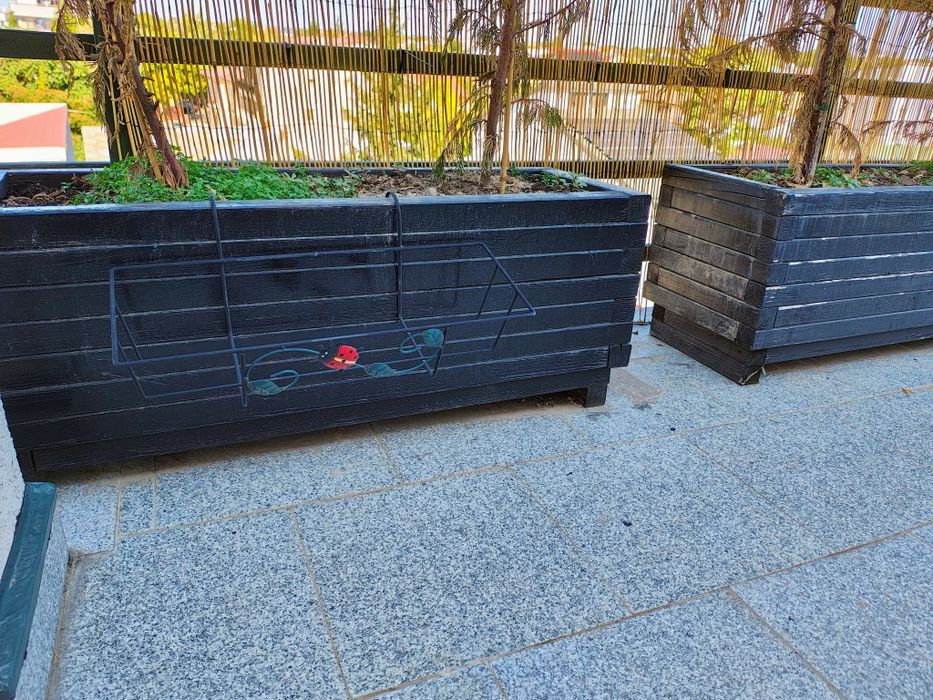 Vand jardiniera flori din lemn