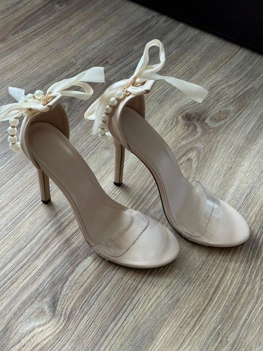 Дамски сандали на ток