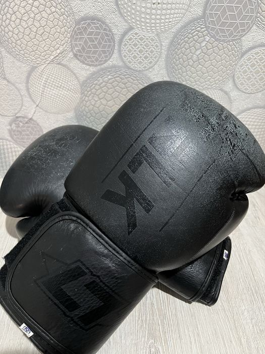 Продам перчатки для бокса