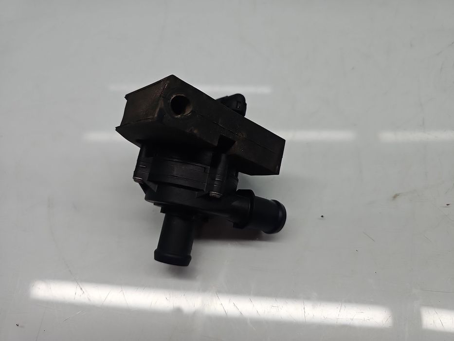 Pompa recirculare apa AUDI A3 (8VS) [Fabr 2013-prezent] 5Q0965567 1.4