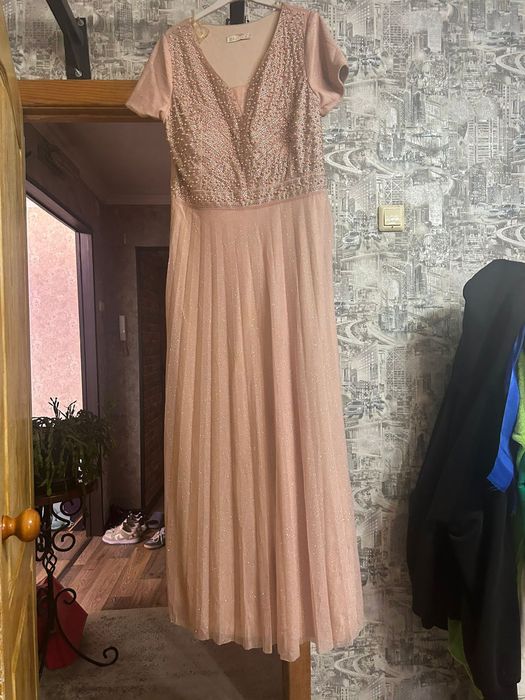 Нарядное платья состояние отличное