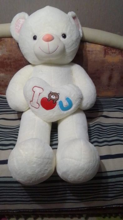 Гигантский плюшевый медведь