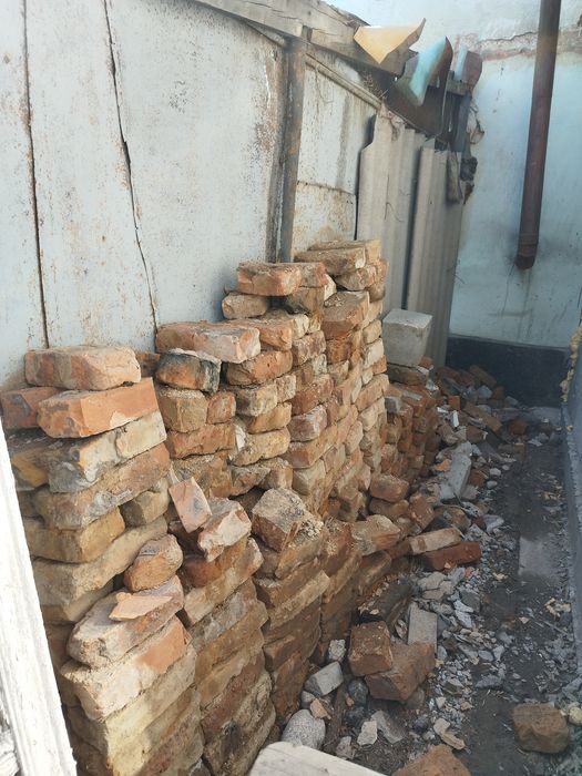 Отдам кирпичи самовывоз