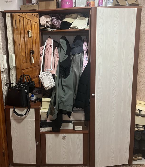 Продам прихожую б/у