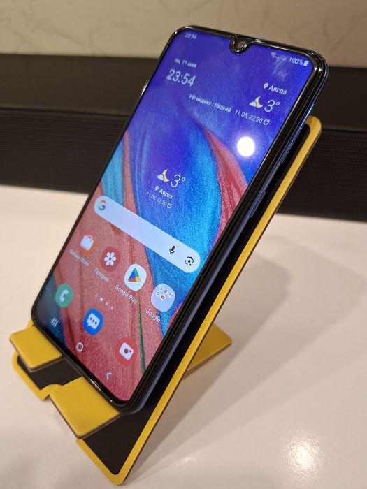 Продам смартфон Samsung A40 в отличном состоянии