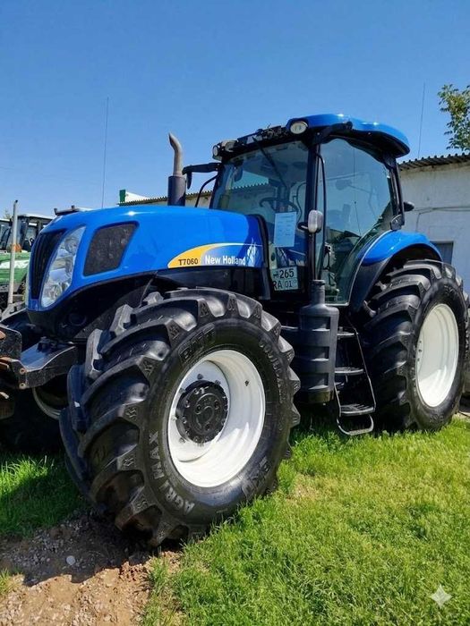 Yaxshi holatda New Holland T7060 traktor sotiladi.