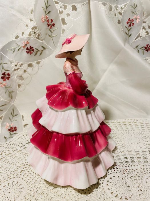 порцеланова статуетка