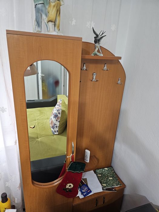 Vand cuier pentru hol