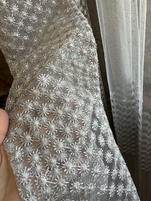 Штор продаётся вместе с гантелями