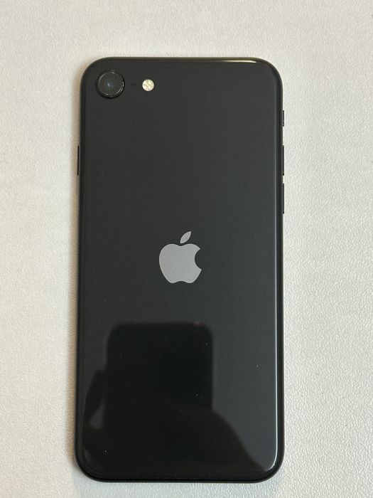 iPhone SE 2020 / 128GB / черен