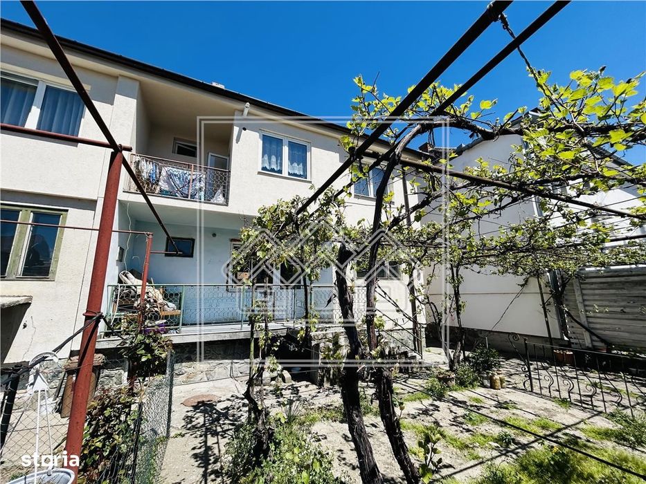 Casa individuala, cu 2 intrari separate, 235 mp utili + teren