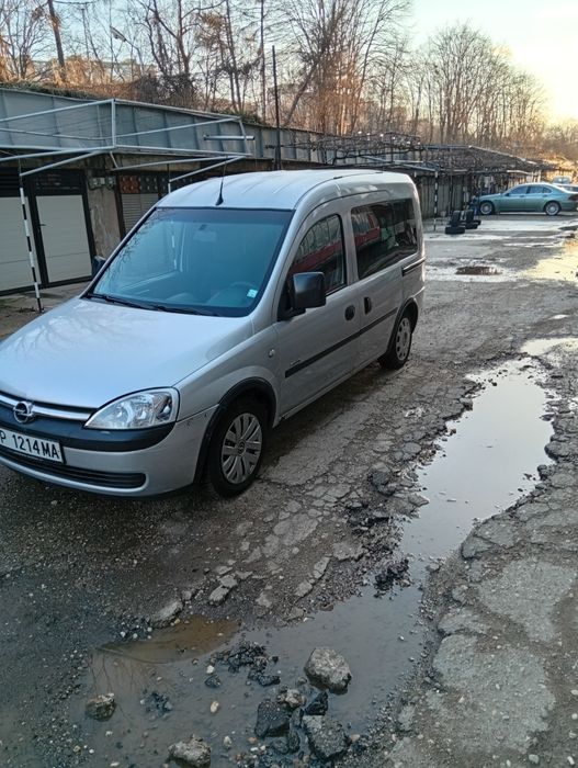Opel combo 1.7 дизел с климатик и навигация