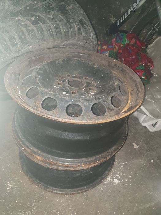Железный диск на ауди мерседес