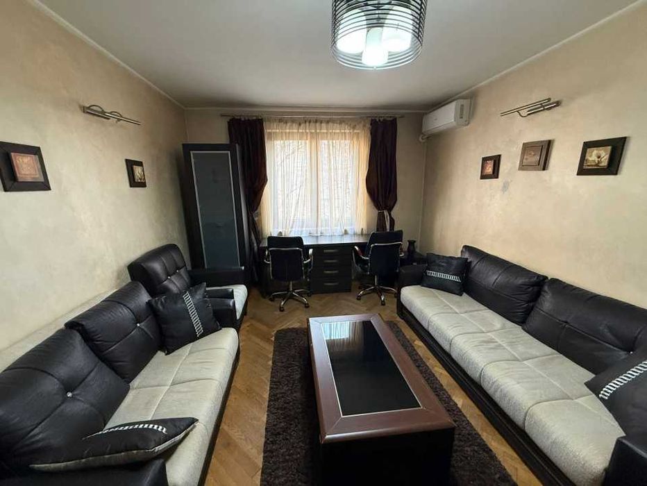 Apartament 3 camere de INCHIRIAT / VANZARE – Piața Romană, vedere în parc