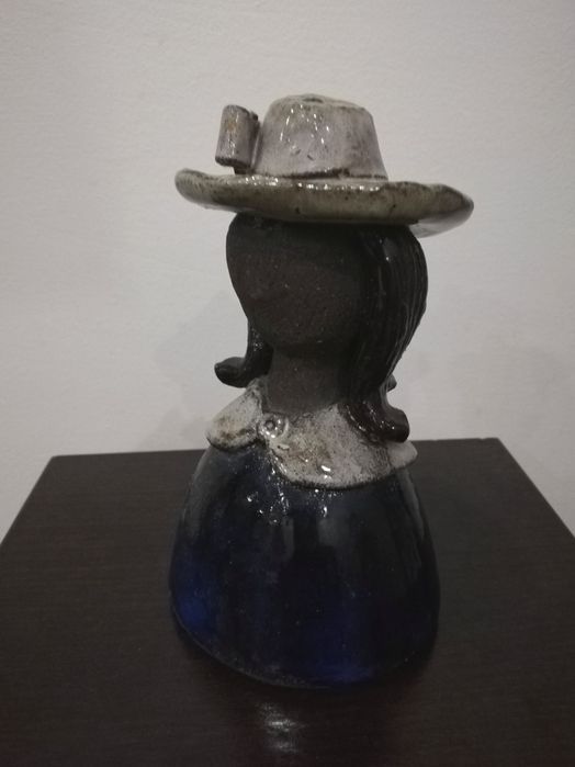 Керамична фигурка – камбанка, ръчна изработка. Арт керамика.