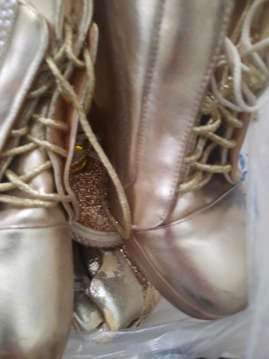 Даром отдам обувь 37. Просто так отдам.