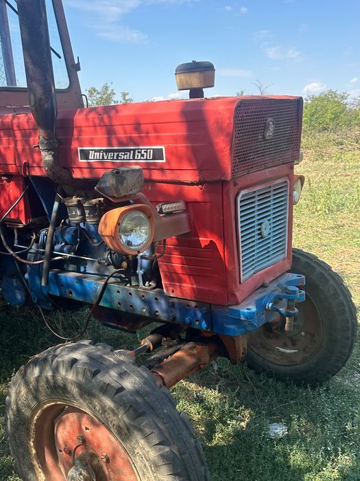 Vând tractor utb 650