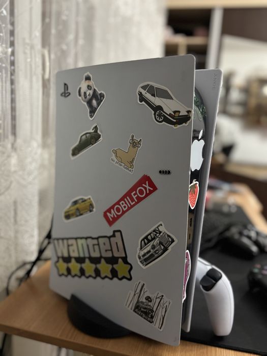 PS5+2 controlere cu husa pentru protectie si jocul god of war ragnarok