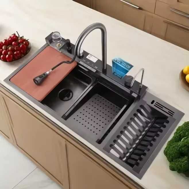 Мултифункционална кухненска мивка с двоен водопад и отделение за чинии