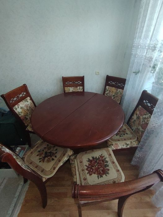 Стол со стульями