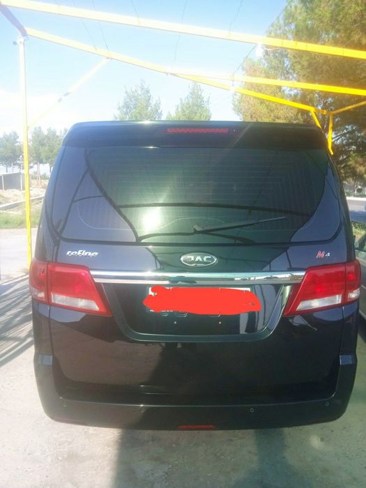 Mashina sotiladi Jac M4