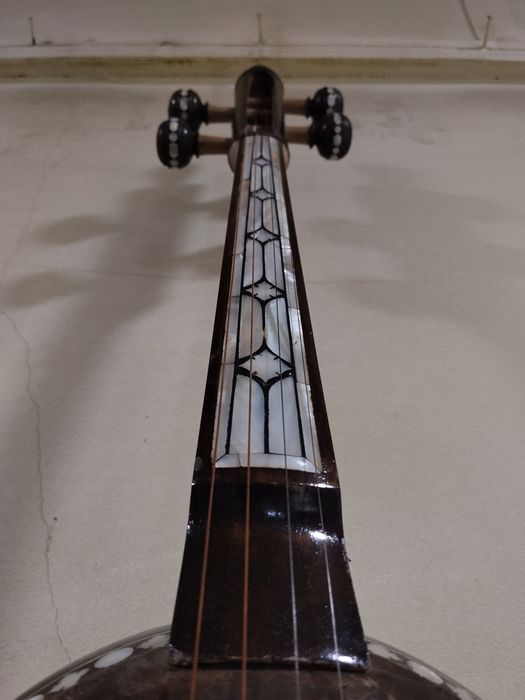 Sadafli gʻijjak cholgʻusi sotiladi