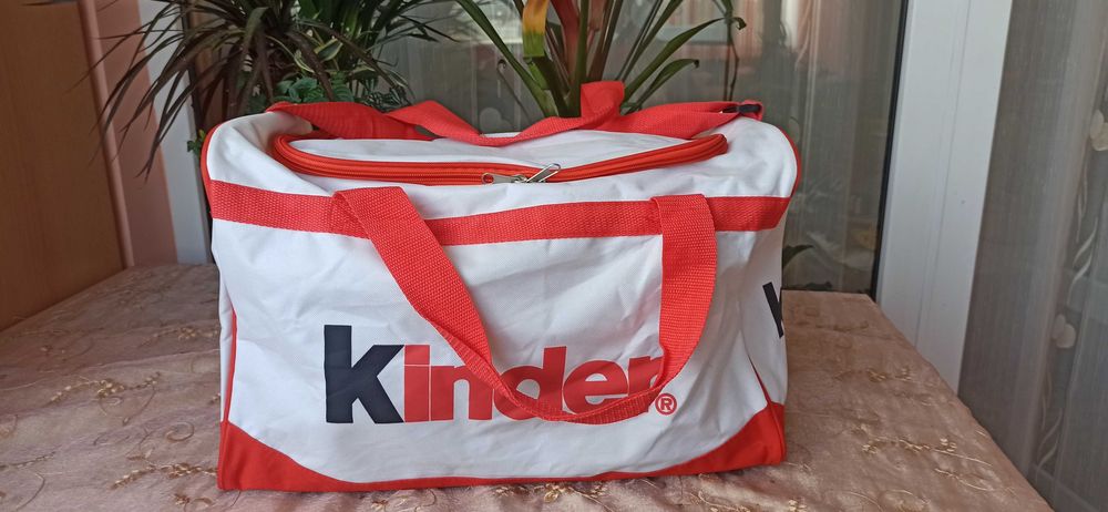 нов сак Kinder-20 лв, нов Hummel-15 лв, нова раница-20 лв.