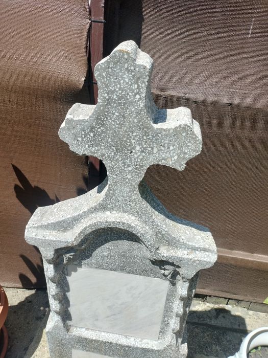 Cruce funerara noua ,din beton spălat cu marmura alba și model!