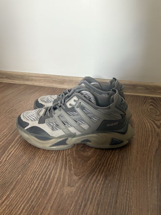 Обувки guess …..