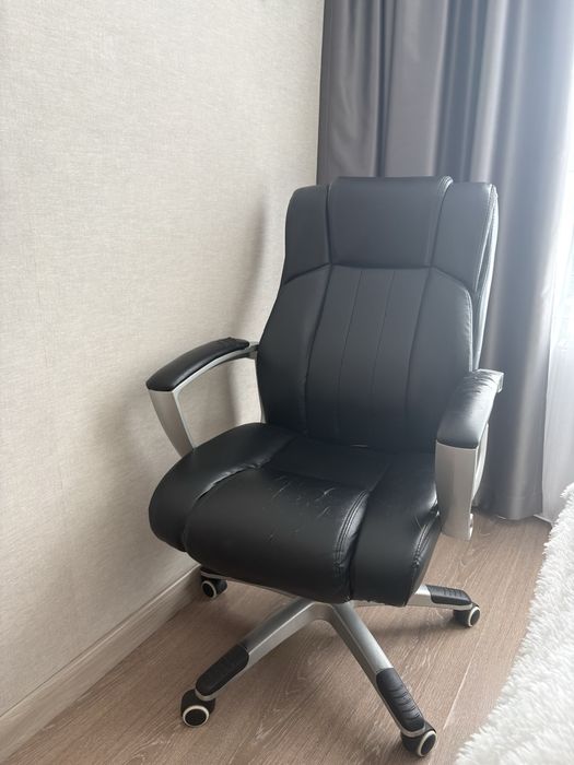 Кожанное кресло б/у