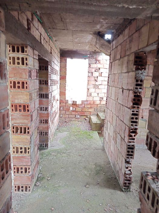 Продава се жилищна сграда с гараж в с. Габарево, община Павел Баня