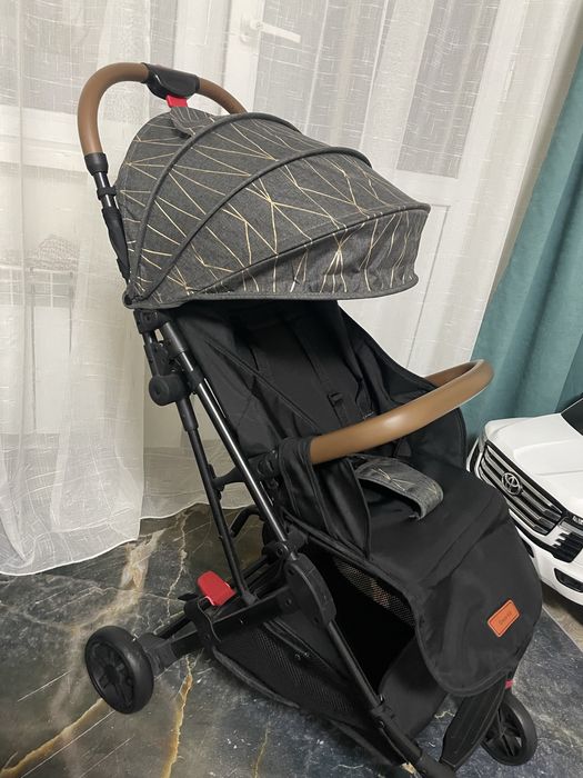 Продам прогулочную коляску