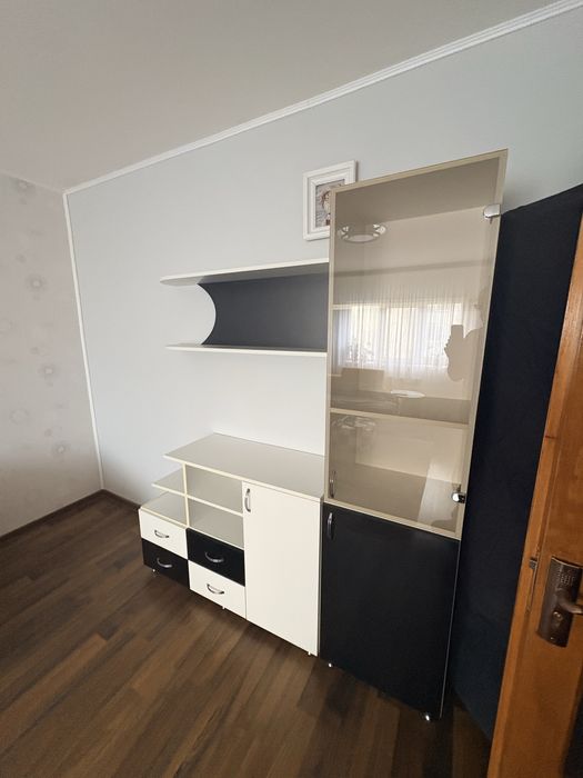 Mobila living alb negru lucios