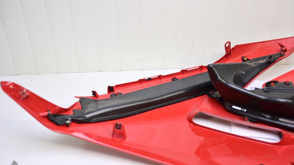 Carena Lateral Dreapta Inferioara Si Superioara Ducati Supersport 950